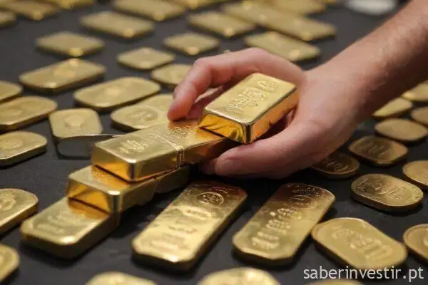 O preço do ouro atingiu um novo recorde histórico esta terça-feira O preço do ouro atingiu um novo recorde histórico esta terça-feira