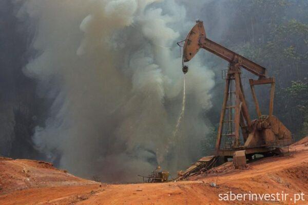 Os preços do petróleo mantiveram-se estáveis esta segunda-feira Os preços do petróleo mantiveram-se estáveis esta segunda-feira