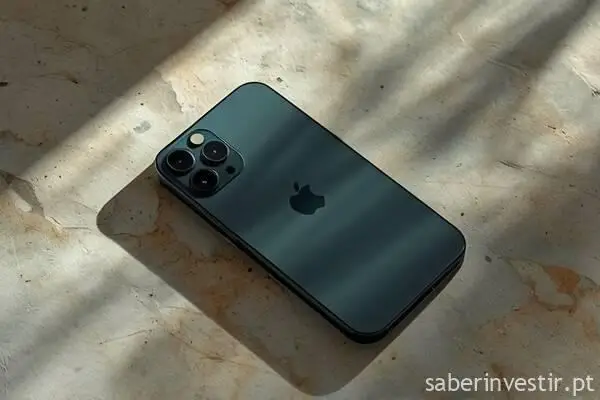 Apple lança iPhone dobrável de £1.999 e aposta arriscada no design